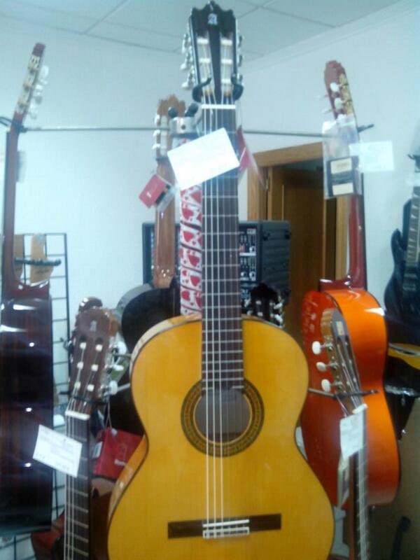 oltrainstrument's tweet image. Guitarra Alhambra modelo 3F por 385€