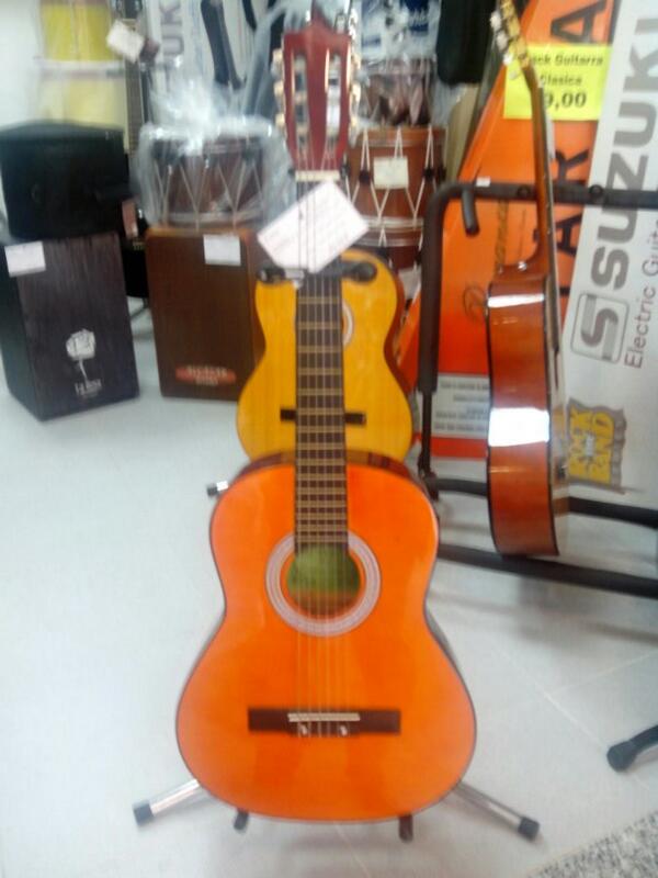 oltrainstrument's tweet image. Estas comuniones. Si quieres quedar muy bien,y acertar en el regalo toma nota. Guitarra Infante 49,50€