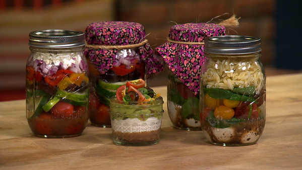 YahooEasyDoesIt's tweet photo. How gorgeous are these #MasonJar salads? Get the kids involved &amp; make easy #MothersDay treats! @SheKnows @AshtonKeefe http://t.co/KGjjWJH84M