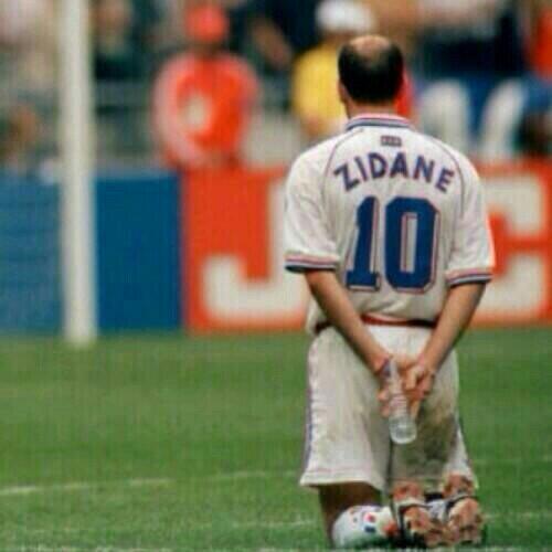 HALAMADREDCOM's tweet photo. لو يعود الزمن وأراك لاعبا في ريال مدريد http://t.co/gVnPWcHRbR”