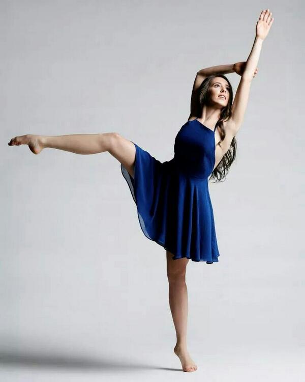 Philana222's tweet photo. #graduation #star# beautiful niece#AlvinAiley http://t.co/7dLVCoH4YV