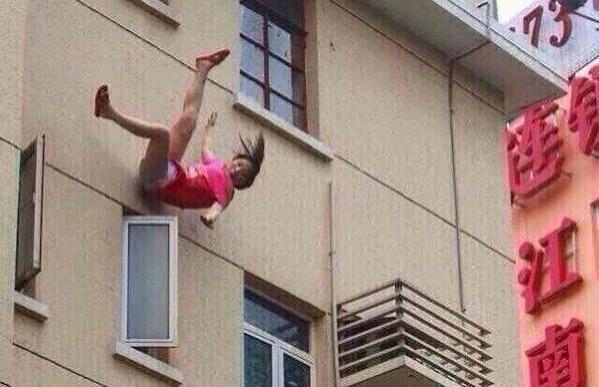 FunnyPicsDepot's tweet photo. When Your Girl Come Over And She Say She's On Her Period http://t.co/hJiFvgtqMp