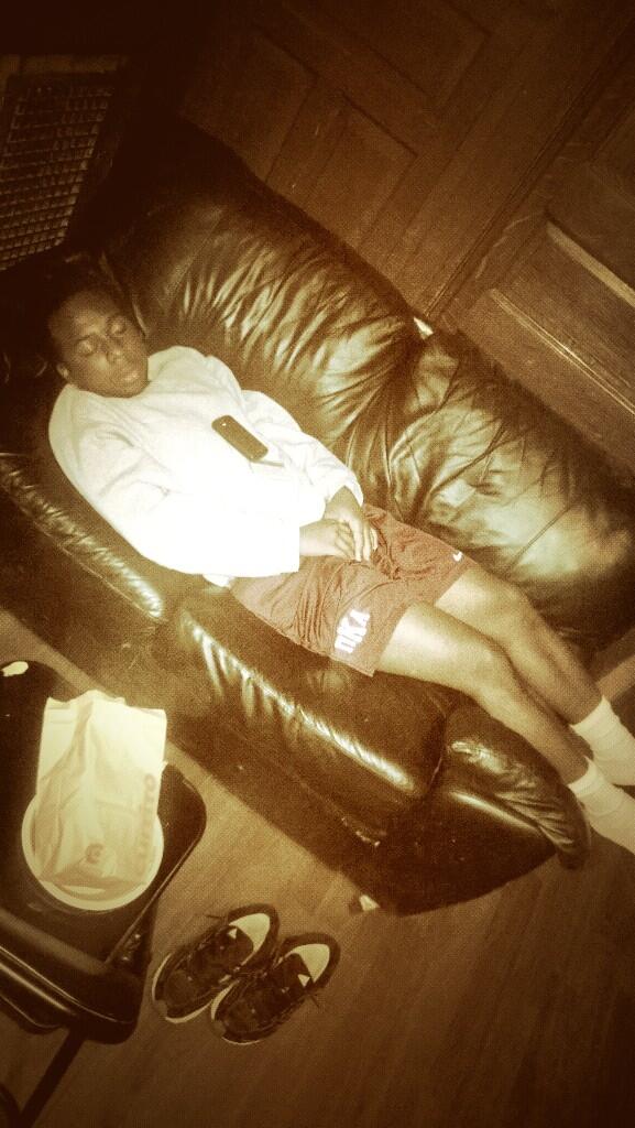 THEJayHarris's tweet photo. Picture of me the day I was born #7lbs #metThePikeCouchThatDay http://t.co/QHUAat9ckI