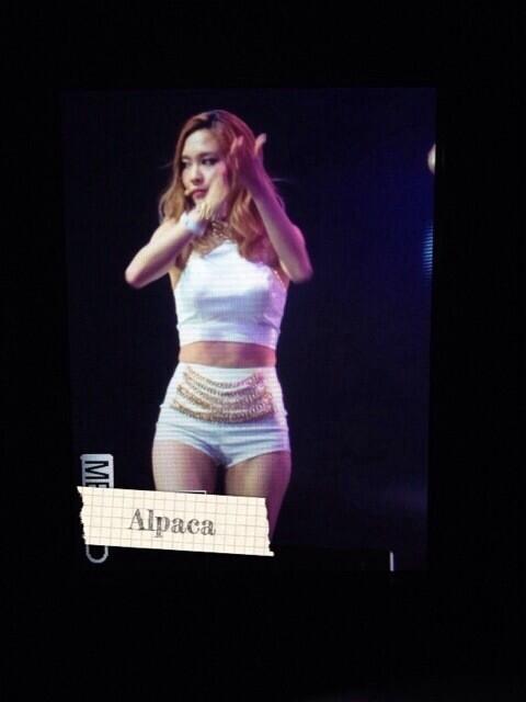 BnOOiEBCUAAnYIV.jpg:large