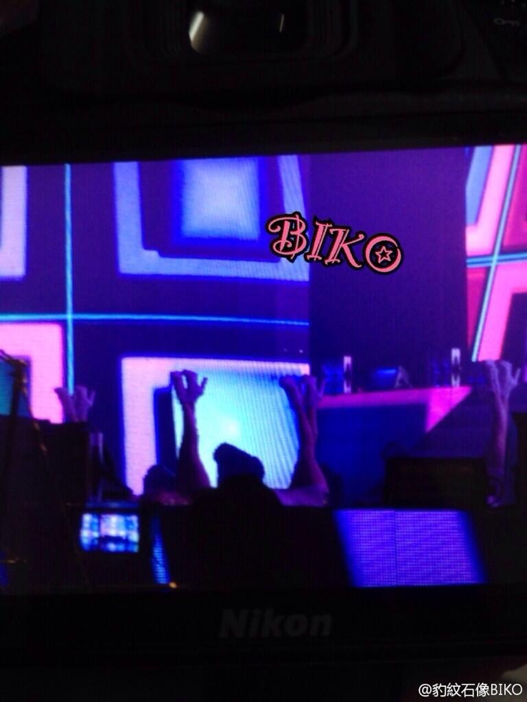 BnOPbW_CYAI-6nX.jpg:large