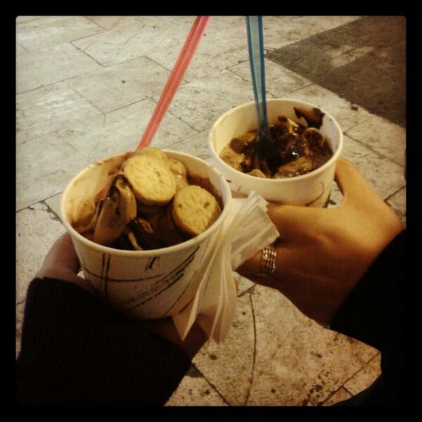 Sandra__92's tweet photo. Menjant sà.... @judithcarri95 http://t.co/F6j59NMFhm