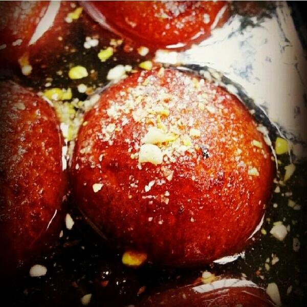 KesarEvents's tweet image. Do you have a sweet tooth? Is Gulaab Jaman you favourite Indian dessert? RT if this is you FAV dessert! #indianfood