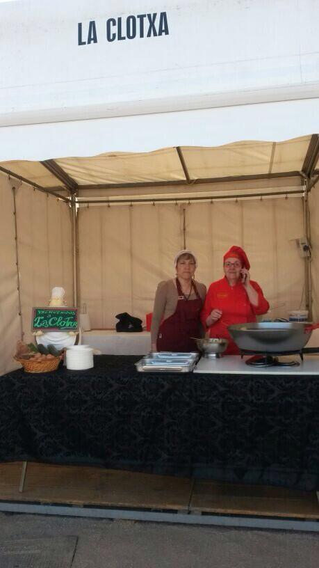 LaClotxa's tweet photo. Grans cuineres! Grans dones!!! @rutatapa20 http://t.co/X3xECJj90z