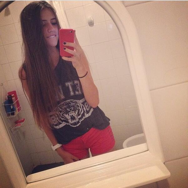 rf_cande's tweet photo. Lista para ir a tomar algo con gero😊👌❤️ http://t.co/l83xDNtuUY