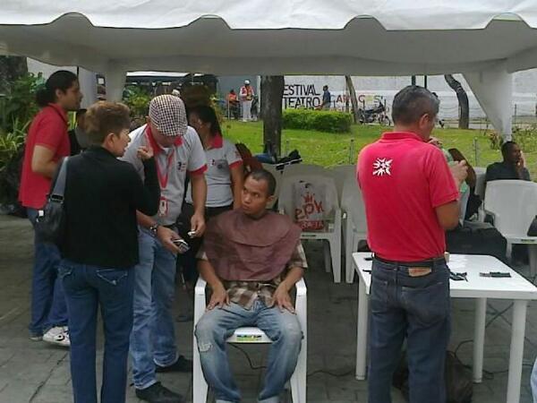 Misión Negra Hipólita, LaCASA, SADA Fund.José Félix Rivas atienden a ciudadanos en Plaza AndrésBello