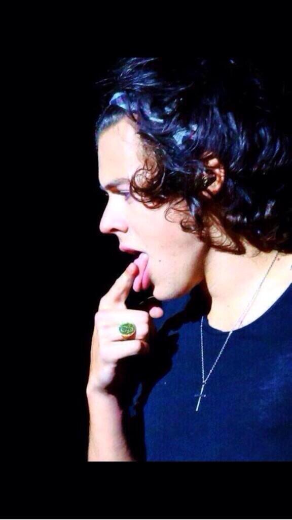 skyzscrapers's tweet image. pensando cada coisa impura mr jesus me perdoe 
#ThanksHarry #ThanksOneDirection