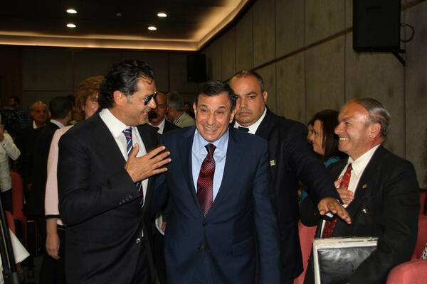 RaghebAlamaNews's tweet photo. جامعة #بيروت العربية تكرم سعادة #السفير #السوبرستار #راغب_علامة في "قصة نجاح" وبـ عدسة Beirut Arab University
#Pic43 http://t.co/ffwhhKjgHW