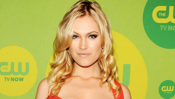 cwthe100's tweet photo. Get to know #The100's @MisElizaJane in this edition of Celeb TV on @cwseed! http://t.co/ZWaJWktVmJ http://t.co/FItX4GBp9f