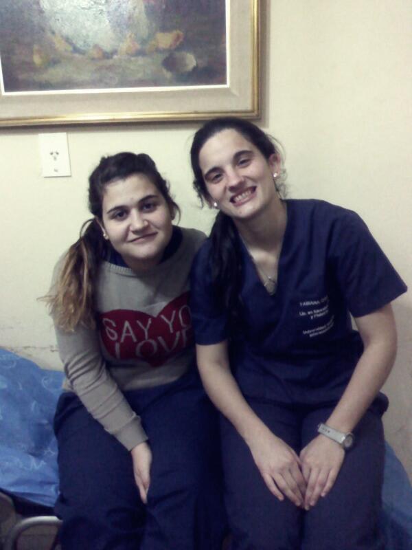 naadiarey's tweet photo. Con una de mis kinesiologas favoritas! Fin de la práctica ;) @fabianaa20 http://t.co/iDUhluYwR4