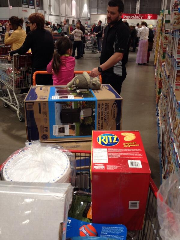 AMacLaggan's tweet image. Costco is always fun on a Friday night with @mrbeaverbank &amp;amp; Kate + Molly &amp;amp; two carts #poolstuff #poolwatch2014 #date