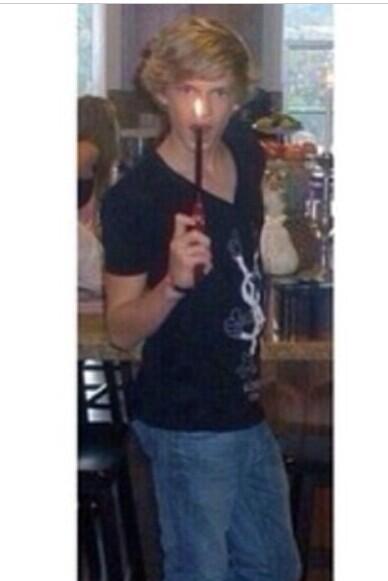 codez___angelz's tweet image. Cody scares me