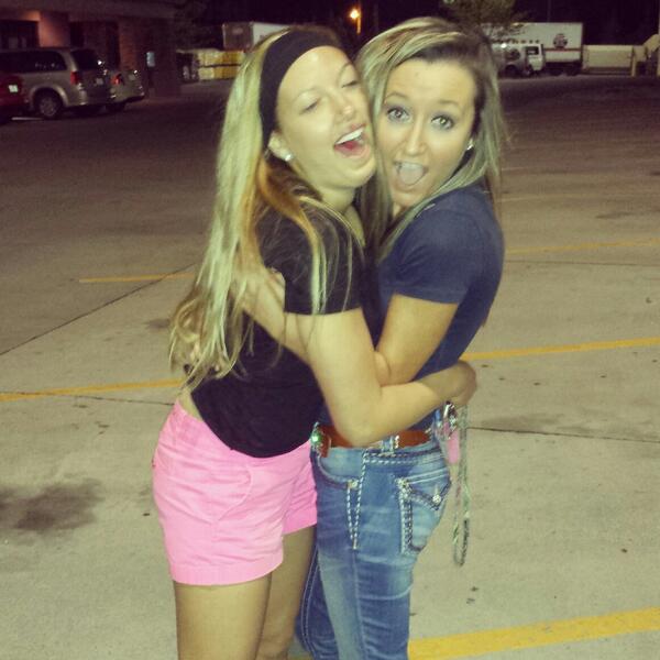 SprunkVictoria's tweet image. It's always a good Friday night when you spend it with your best friend!