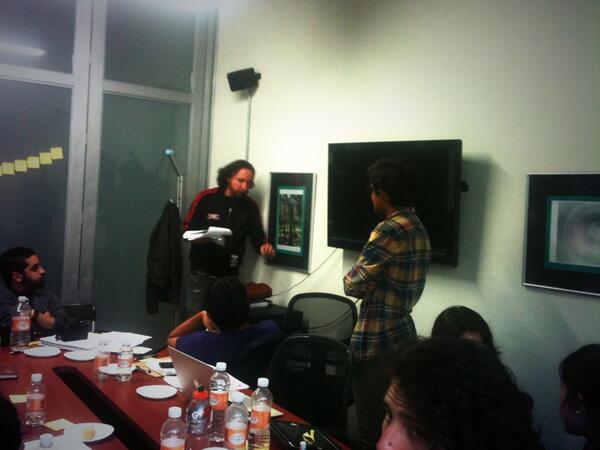 RallyGIFF's tweet photo. Estamos en la asesoria de @coneltren con @JorgeHojas en el taller de @patosaiz para el @rallyGIFF @giffmx http://t.co/VY48C9YwmB