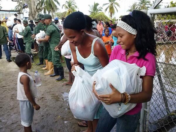 PanchoArias2012's tweet photo. Nuestra solidaridad y máximo apoyo a este pueblo Santo (San Antonio) que ha sufrido fuertes inundaciones. http://t.co/4hkv98Wb2H