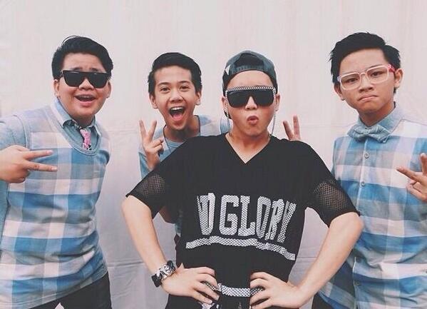 RT"<a href="/CJRGreatestFC/">Fans Club CJR</a>: Berapa #RETWEET utk foto ini? |<a href="/CJRisCJR/">CJR</a> &amp; kak Rangga Moela :-) "