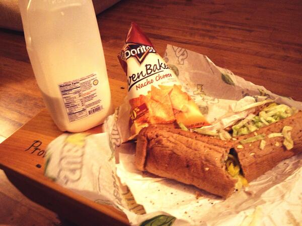 BohnertJW1's tweet image. Did my sis @SherilynLovell help pay for my dinner tonight as I play bachelor? Yep! #subway #pointscard