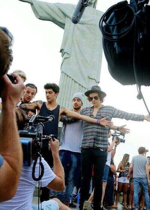FamilyOfAngels_'s tweet image. OS MENINOS NO CRISTO REDENTOR GRAVANDO!
PUTA QUE PARIU NECESSITAVA DEMAIS VER ESSA FOTO DE FRENTE
#1DWelcomeToBrazil