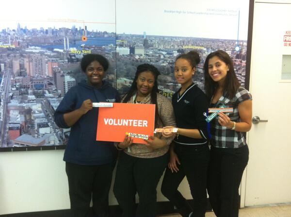 MsCrespo26's tweet photo. @HUM3Scholar @karissabaker4 @LMLalldai Shoutout to our HUM III ladies spending this evening volunteering at BCS! http://t.co/QGNcWmXqWb