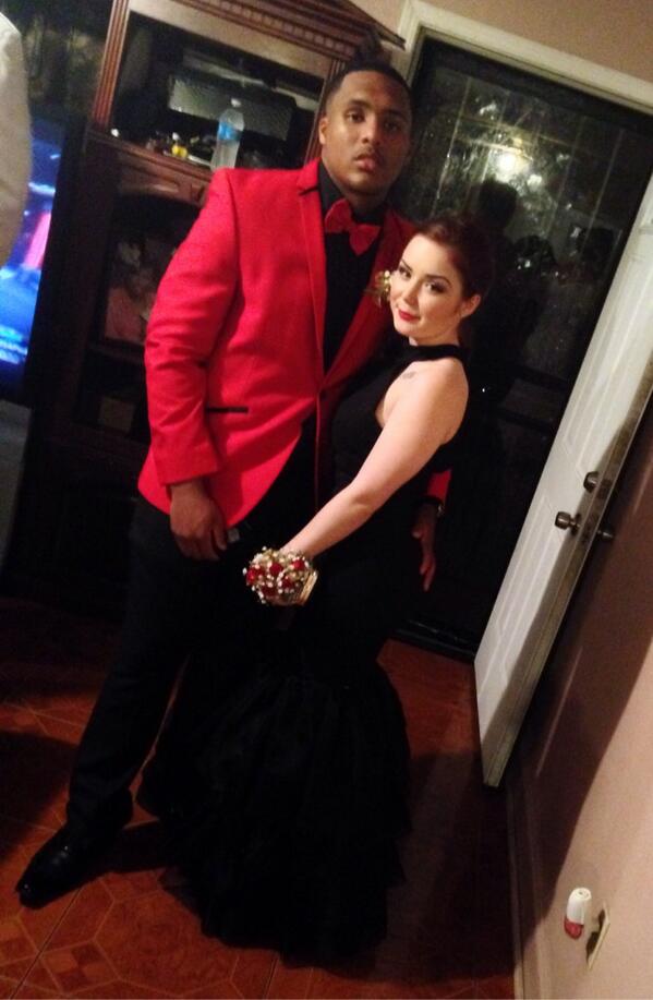 alexissJ_'s tweet photo. Nothings going as planned, but we still gonna make the best of tonight. 😌❤️ #MyLove #HisProm http://t.co/mf6dG3sjmD