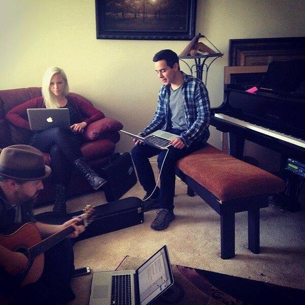 GwenPo's tweet photo. Celebrating David Archuleta Day
Oh how happy I was to see this http://t.co/iHMSYKNpDp