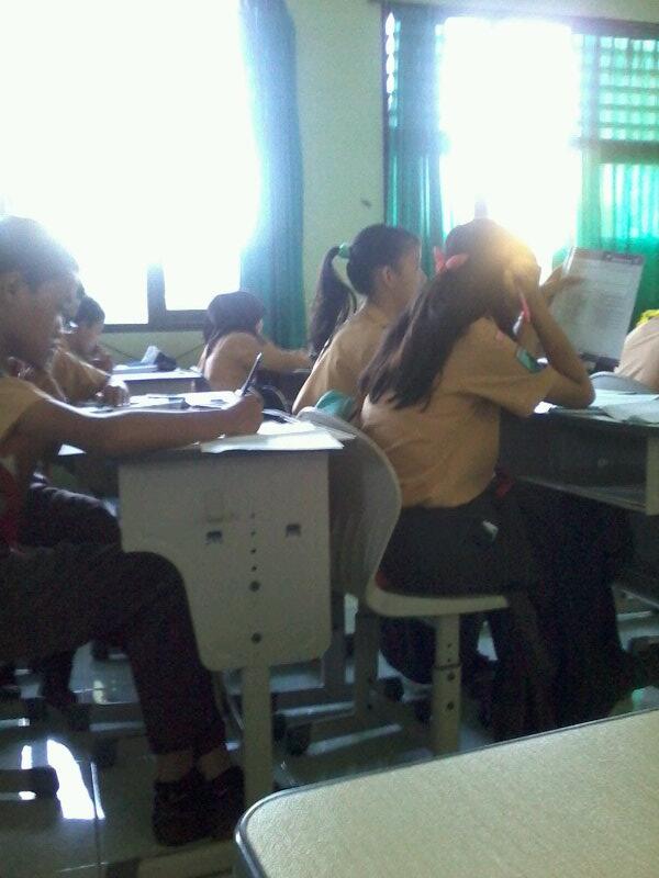 8JOfficial_'s tweet photo. tdi pas test, gak diberitau apa" , rata" gk bawa pensil 2b , tiba" test pake LJK lagii... sumvvahh .. megelno.... http://t.co/1aZ326eTjk