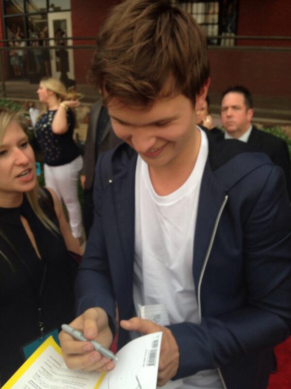 jessidanielle17's tweet photo. WAS THIS CLOSE TO ANSEL I AM DEAD. #TFIOStour http://t.co/CPlAaMQeAj