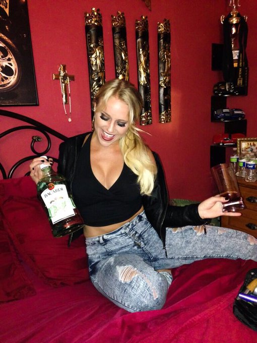Pregaming in bed that's whatsuppppp haha http://t.co/IVICjCrsq8<a href="/tag/boxing"class="tags"><span>#boxing</span></a><a href="/tag/showtime"class="tags"><span>#showtime</span></a>