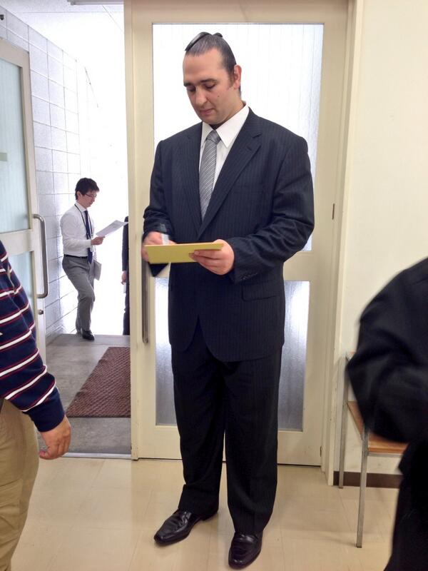 もんじろう改 Azechiazechi スーツ 姿の琴欧洲親方 現役時代より１５キロほど痩せたらしく 引退直後に採寸して作ったスーツとシャツが少しブカブカなんだとか でもカッコイイですね ぶかぶかを ガブガブ に空目