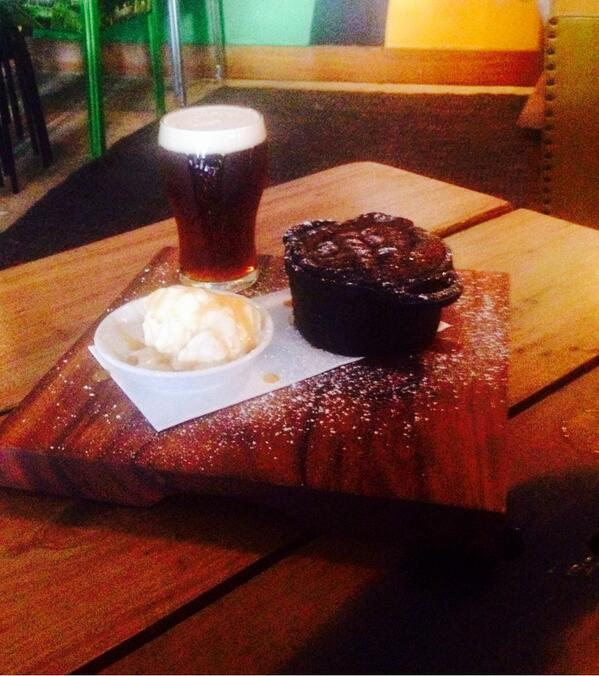 RocksBoxer's tweet photo. Bring mum to @raglanlord for Mother's Day so we can spoil her with this wet hop choc brownie @Rocksbrewing http://t.co/Xfjlkl5guT