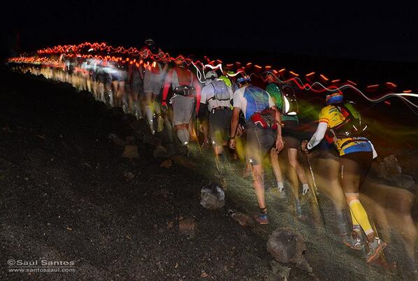 Sport4u_es's tweet photo. Espectacular foto de Saul Santos, La Magia de la #Transvulcania http://t.co/cSTgvtMDmo
