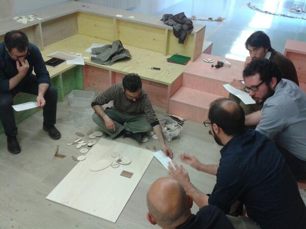 cecilia_bi's tweet photo. Al lavoro per #reggiodigitale. Al @FabLabRE si progetta un sistema di visibilità e spazi per #startup. #openurbe http://t.co/qzv2wrQBzO