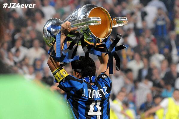 Inter's tweet photo. FOTO - Il Capitano dei record http://t.co/Fhm7EnAJQu #JZ4ever #FCIM http://t.co/288EaFX1Ou