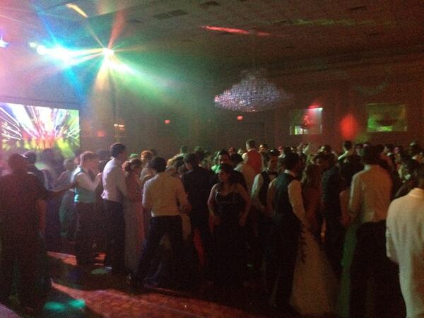DjGLAR3's tweet photo. These kids got a taste of @3LAU tonight at prom, I dropped #vikings & #HYLM http://t.co/qm1WSvH74d