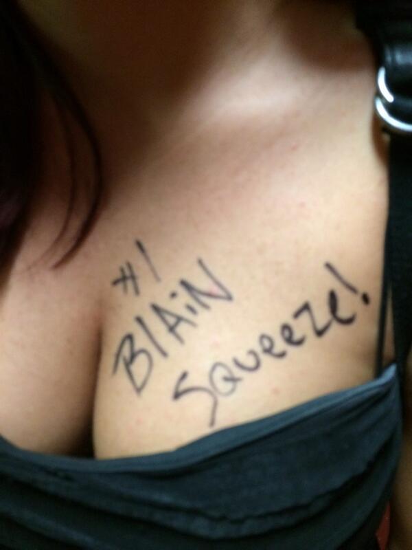 BlainRage's tweet photo. #Blainsqueeze! http://t.co/ehTU9SR7ZF