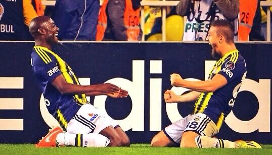 Pierre ve Caner'in gol sevinci.