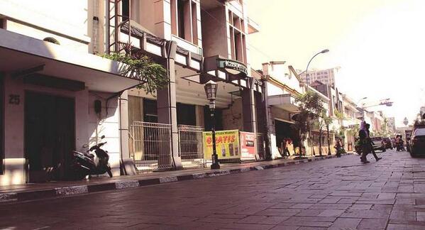 SejarawanMudaID's tweet photo. Ada yang tau ini Jalan apa? :D Jalan ini mulai terkenal pada era 1920-an hingga 1930-an. http://t.co/KeXKCAyN70