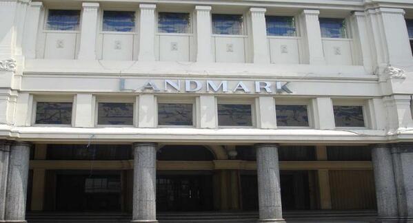 SejarawanMudaID's tweet photo. Ada yang tau gak ini Gedung apa? Gedung ini terletak di Jalan Braga, Bandung :) http://t.co/GWSxKreusj