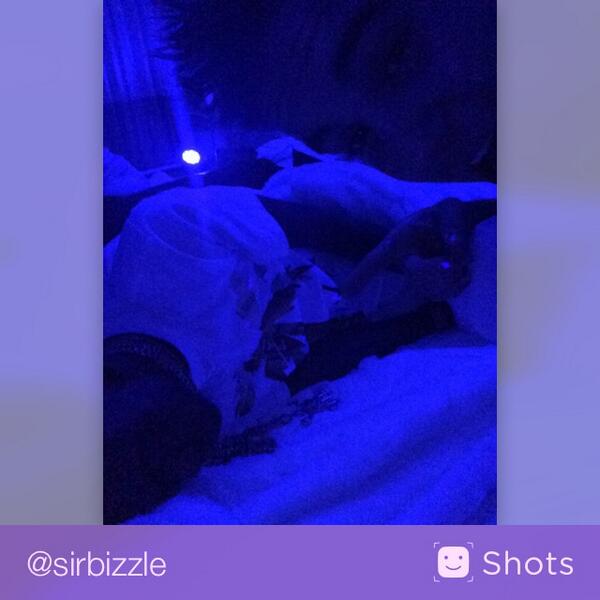 Eet840Iooo's tweet photo. "@justinbieber: @souljaboy #whyareyousleepinglikethat http://t.co/GAlub5nYLh #selfie http://t.co/prg9pertlT"