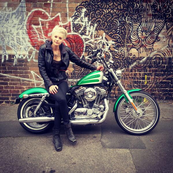 KatePeckme's tweet photo. Me &amp; ma' best mate.. :) @throttleroll #ThrottleRoll @harleyaustralia #SeventyTwo #HarleyDavidson #greenmeanmachine http://t.co/9KIvVONL9J