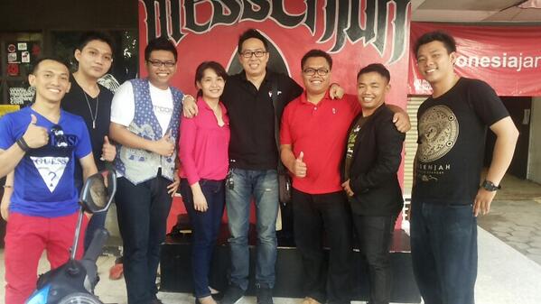 afgnfriends's tweet photo. With owner @MessenjahCloth sponsor resmi video clip AFG and friends http://t.co/7fwvuOwJ2C