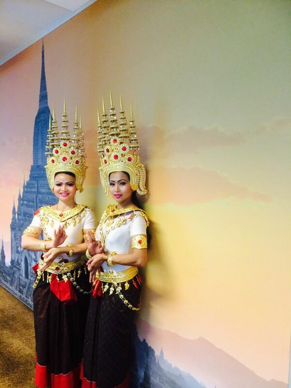 Vandaag #thailanddag @FOX_Vakanties met onze danseressen, workshop fruitcarving en thaise catering