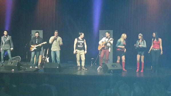morrasgrobler's tweet photo. Was n great show gister aand. Ek hoop almal het dit geniet!!! #jukeboxroadshow http://t.co/hSJJlVpDc3