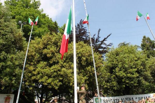 lauralaufedrigo's tweet photo. #adunataalpini2014 #pordenone#alzabandiera http://t.co/JmpQrk38VU