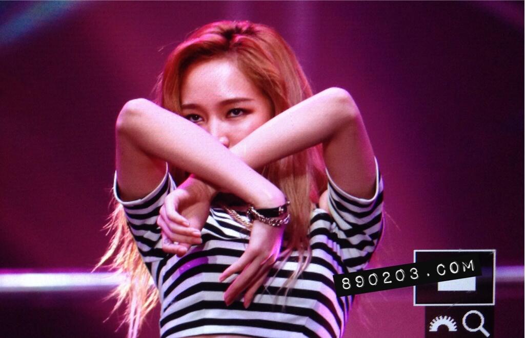 BnR5RwACQAI4Mnq.jpg:large