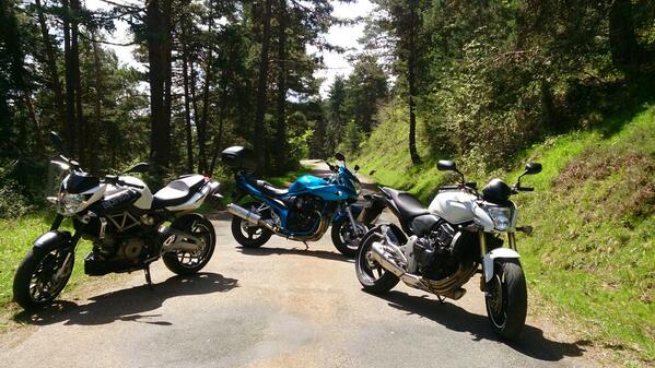 Mariotronky's tweet photo. "@Guille_mrtnz: Mañana más que perfecta #GasSs #SHIVER #HORNET #BANDIT primer bañito del año http://t.co/Nb09i3zVjZ"